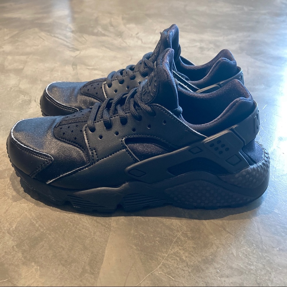 Nike Air Huarache Run Triple Black Shoes - Womens 7 - 634835-012